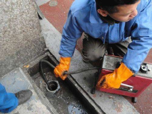 市中疏通下水道